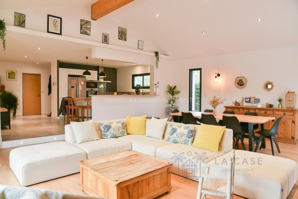 Photo de Villa familiale 10min de l'océan piscine chauffée